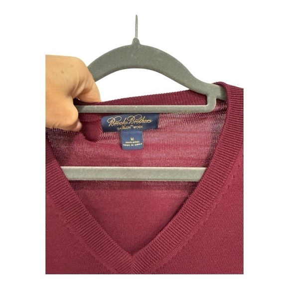 Brooks Brothers Saxxon Men's 100% Wool V-neck Sweater Burgundy Size M - Picture 5 of 9